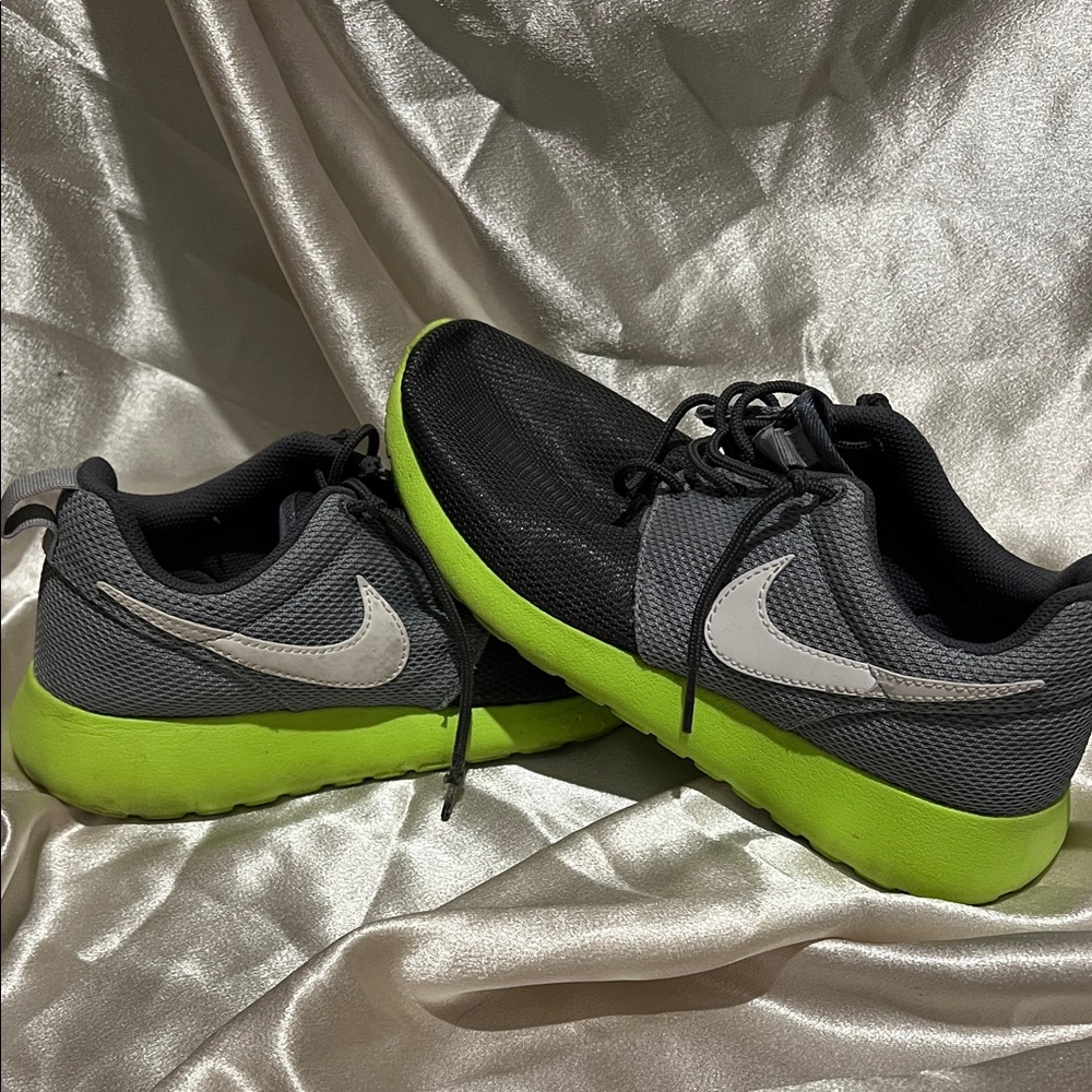 Nike Men's Black and Neon Green Sneakers